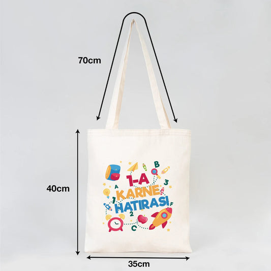 35×40 cm ebatlarında, krem renkli taşıma çantası. Ön yüzünde ürün grubuna ait 18 farklı karne temalı tasarımdan biri yer alır.