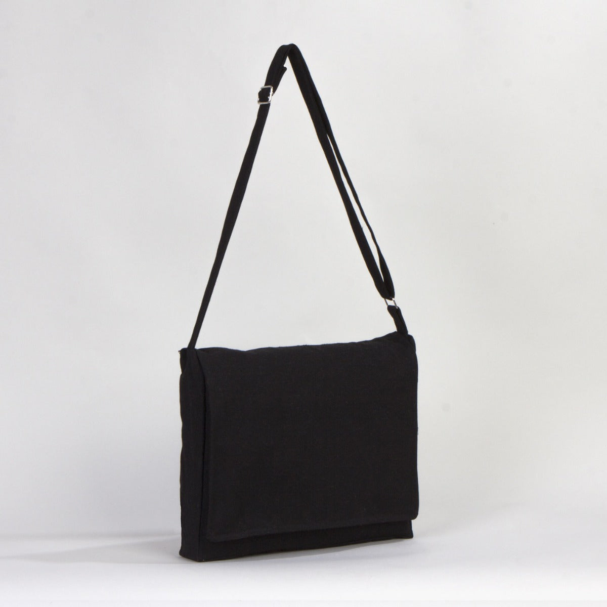 Siyah Kanvas Postacı Çantası 34x27x8cm - istecanta.com