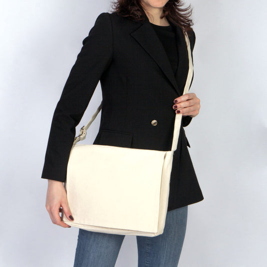 Kanvas Postacı Çantası 34x27x8 cm - istecanta.com
