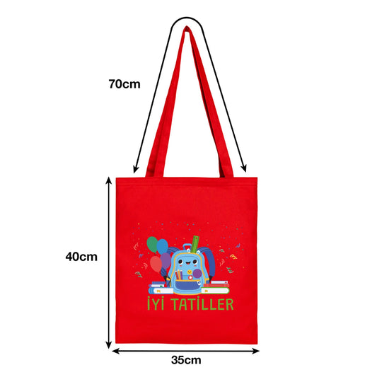 35×40 cm ebatlarında, kırmızı taşıma saplı kırmızı bez çanta. Ön yüzünde ürün grubuna ait 18 farklı karne temalı tasarımdan biri bulunur.