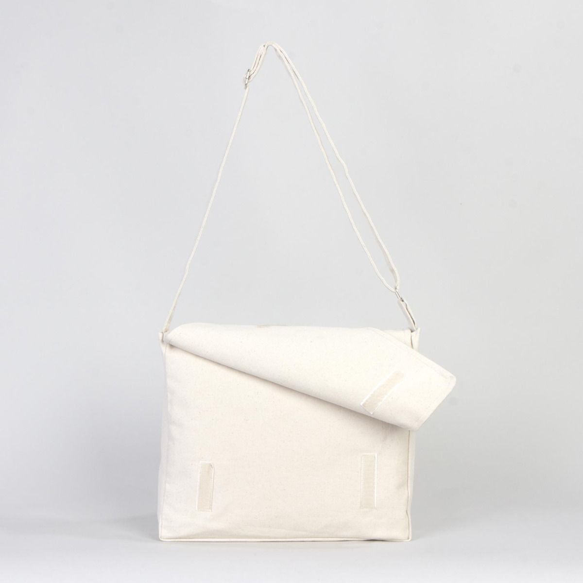 Kanvas Teravih Postacı Çantası 34x27x8 cm - istecanta.com