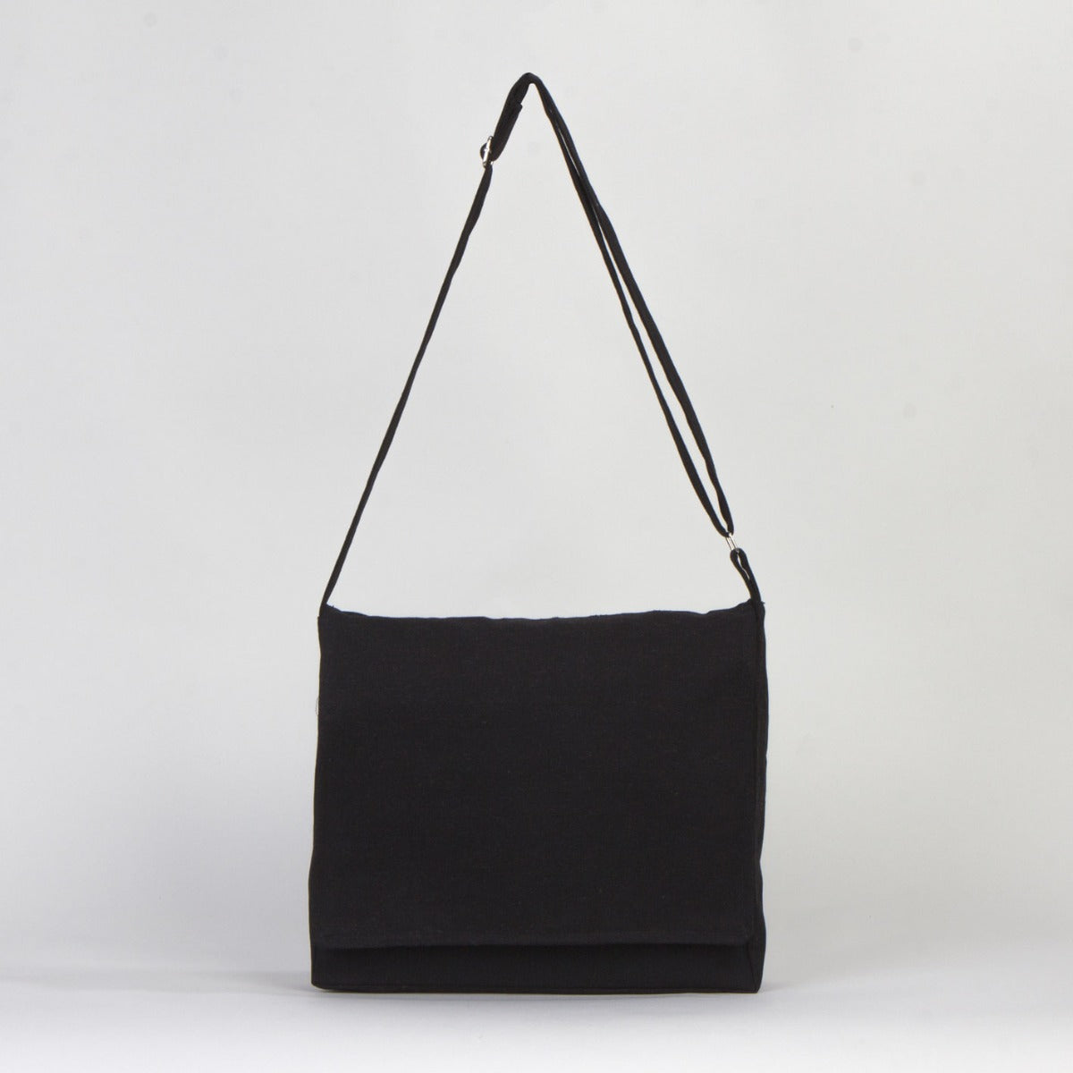 Siyah Kanvas Postacı Çantası 34x27x8cm - istecanta.com