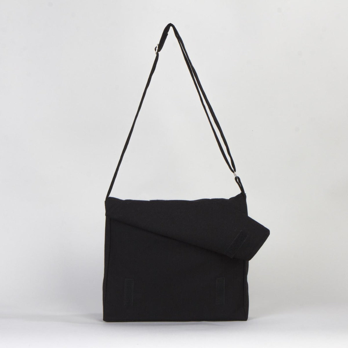 Siyah Kanvas Postacı Çantası 34x27x8cm - istecanta.com