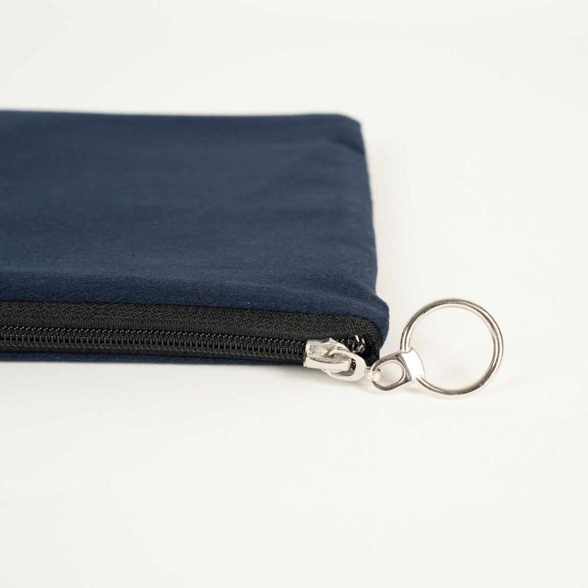 Karne günü temalı özelleştirilebilir portföy çanta desenleri, sınıf bilgisi ve karne hediyesi yazılı renkli okul tasarımları