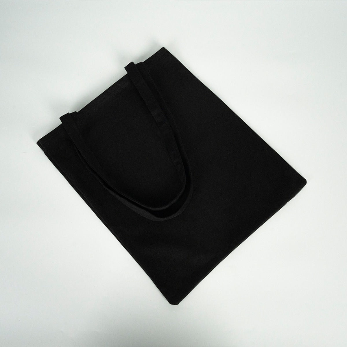 Günlük kullanım için ideal siyah gabardin bez çanta, 35x40 cm boyutlarında 