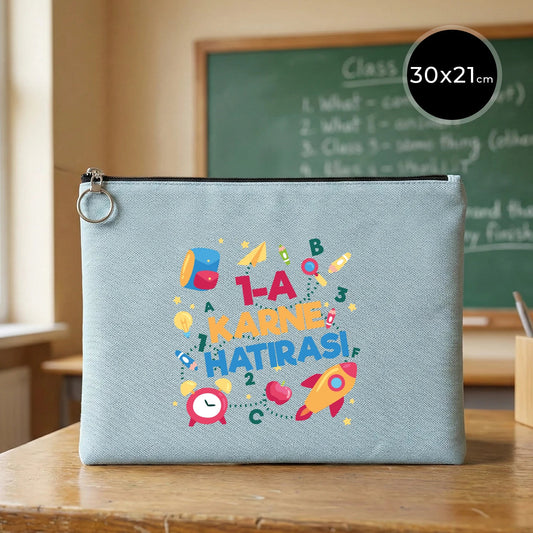 Açık mavi karne günü temalı portföy çanta 30×21 cm, okul figürlü ve özelleştirilebilir karne hediyesi tasarımı