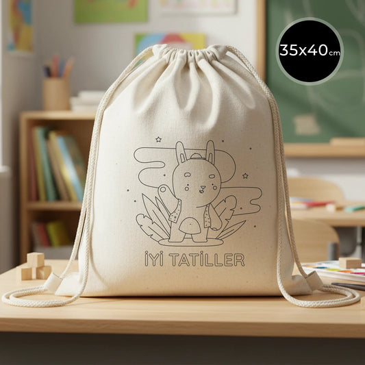 Ham sırenkte kumaştan yapılmış, 35×40 cm boyutlarında, ham renk iplikten oluşur. Ürünün ön yünüzde kişişiselleştirilebilir detayar mevcuttur.