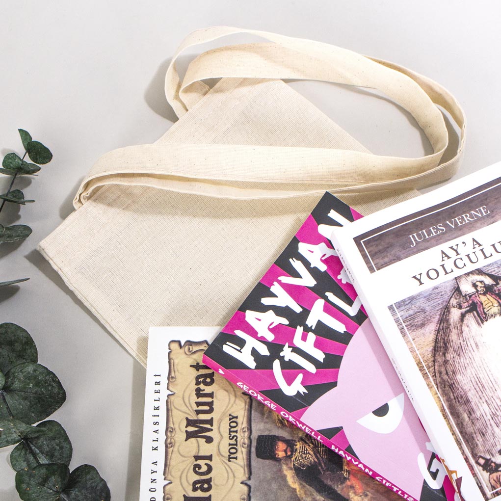 20×25 cm doğal renkli pamuk tote çanta, ön yüzünde karne günü temalı renkli baskı bulunan okul çantası.