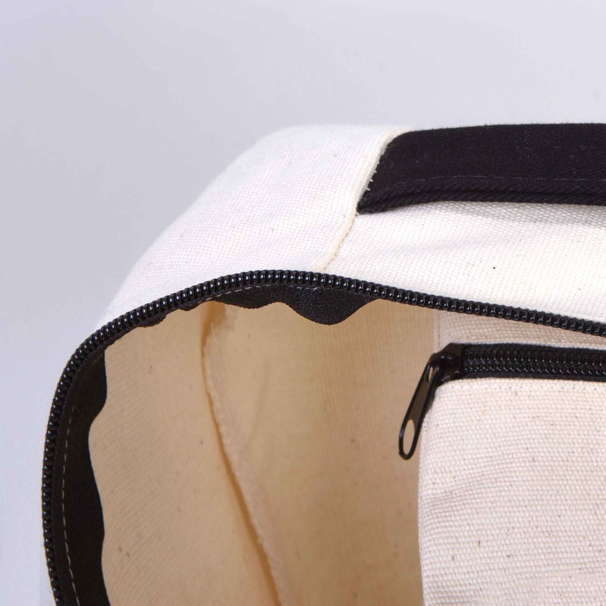 İlk Karne Günüm baskılı, siyah fermuarlı 25×32×10 cm okul temasında bez sırt çantası.