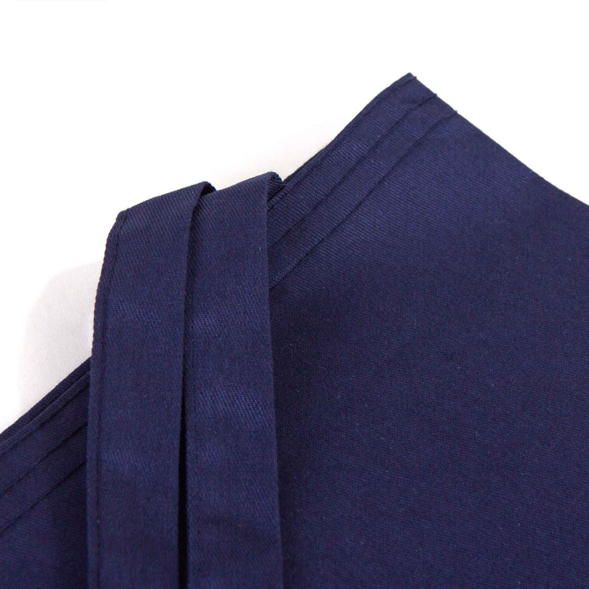 35×40 cm lacivert kanvas çantanın ön yüzünde, ürün grubuna ait 18 farklı desen seçeneğinden biri bulunur.