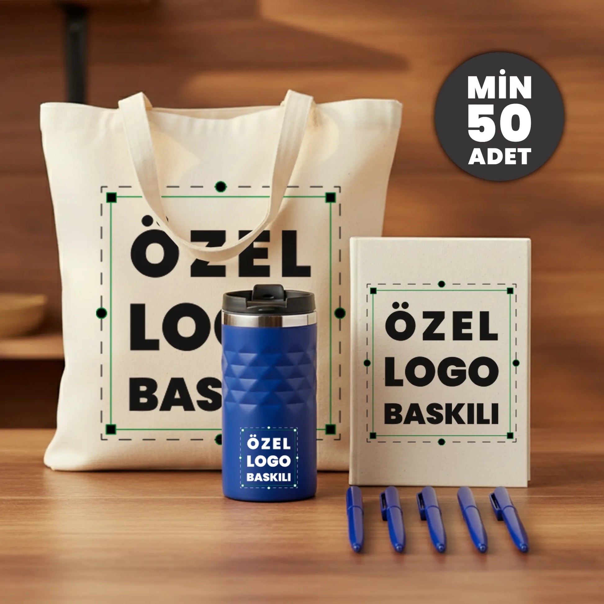 “Özel logo baskılı termos, defter, kalem ve bez çantadan oluşan kurumsal promosyon hediye seti.”