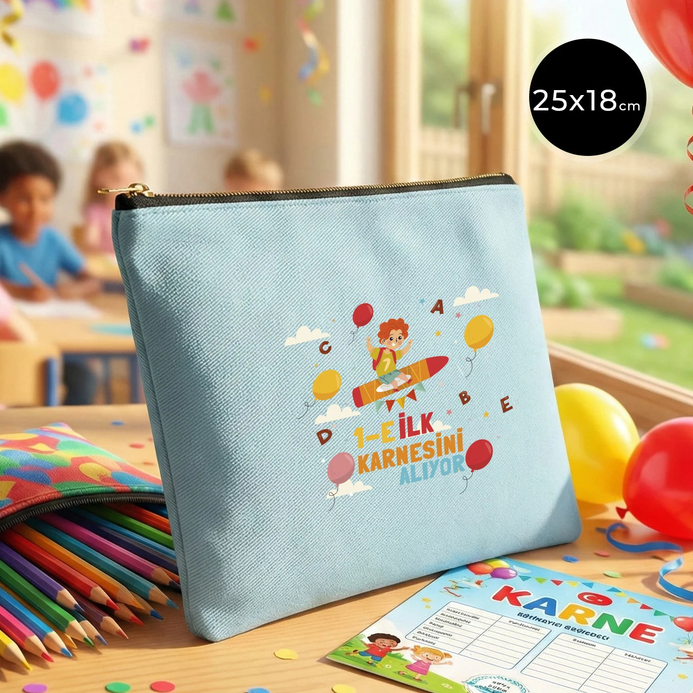 Açık mavi karne günü temalı clutch çanta 25×18 cm, okul figürlü ve özelleştirilebilir karne hediyesi tasarımı