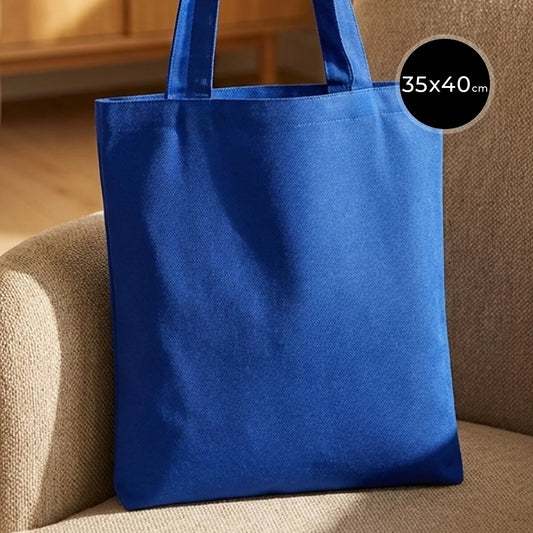 Saks mavi renkli, gabardin bezden üretilmiş 35x40 cm boyutlarında dayanıklı ve şık çanta.
