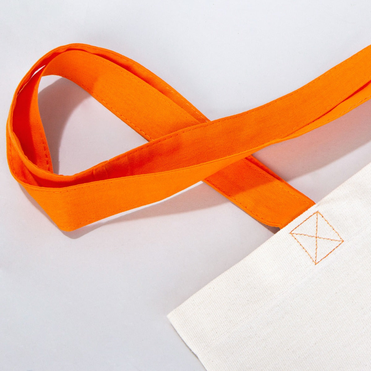 40×35 cm doğal renkli kumaş tote çanta, turuncu askı detayları ve ön yüzünde karne temalı renkli baskı bulunan model.