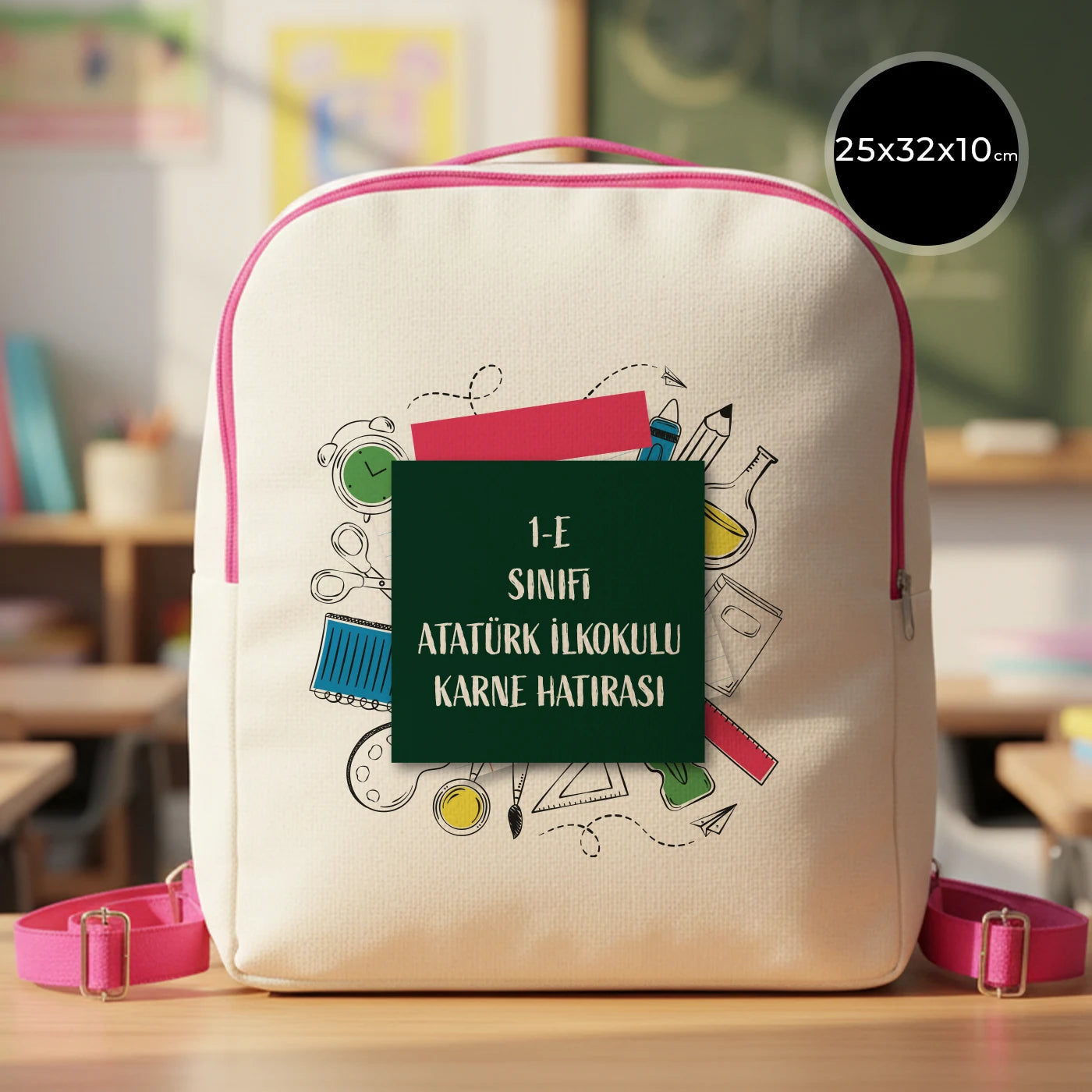 25×32×10 cm okul çantası, pembe fermuarlı; ön yüzünde 18 farklı tasarım seçeneği bulunur.