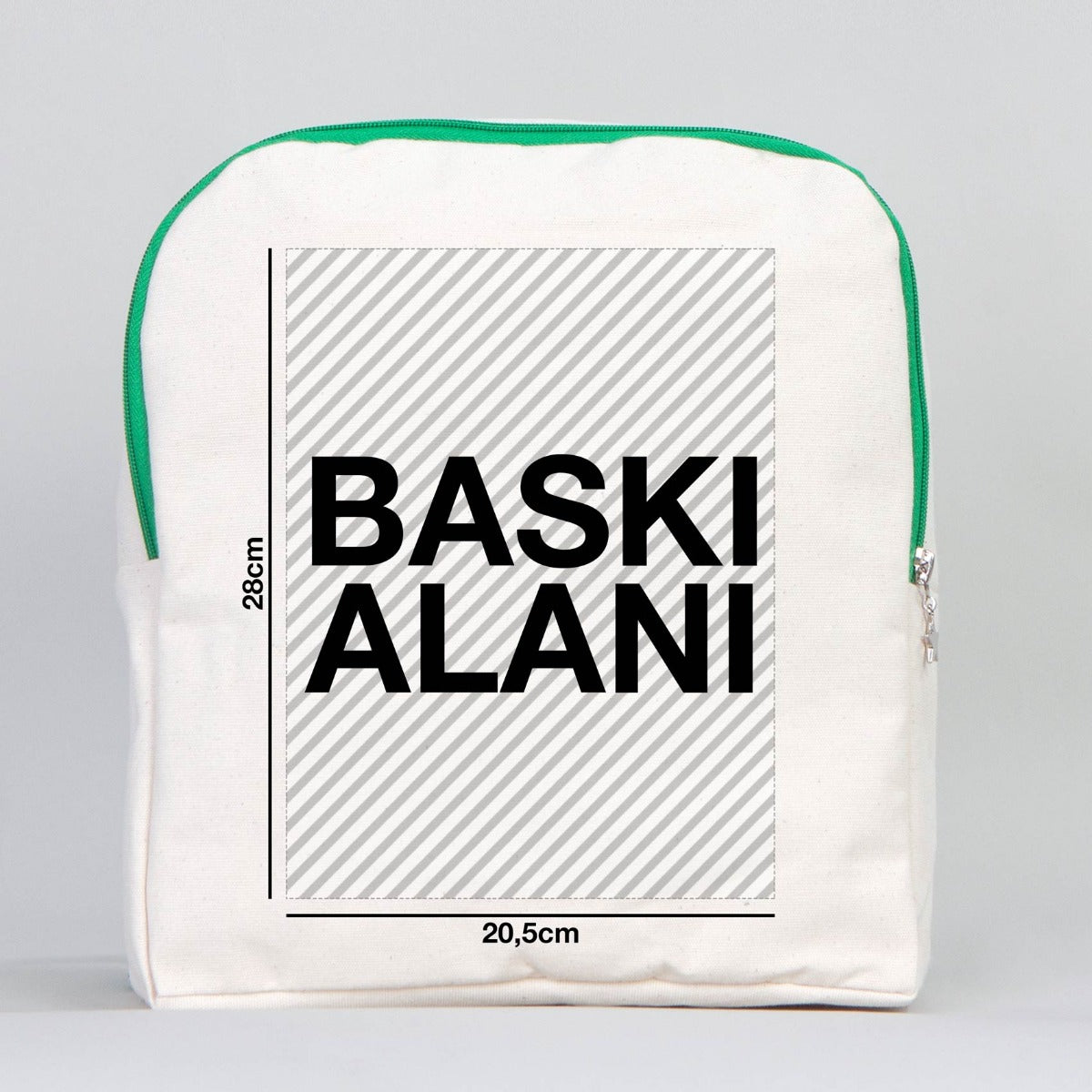 25×32×10 cm doğal renkli kumaştan okul sırt çantası, ön yüzünde karne temalı renkli baskı ve yeşil fermuar detayları bulunan model.