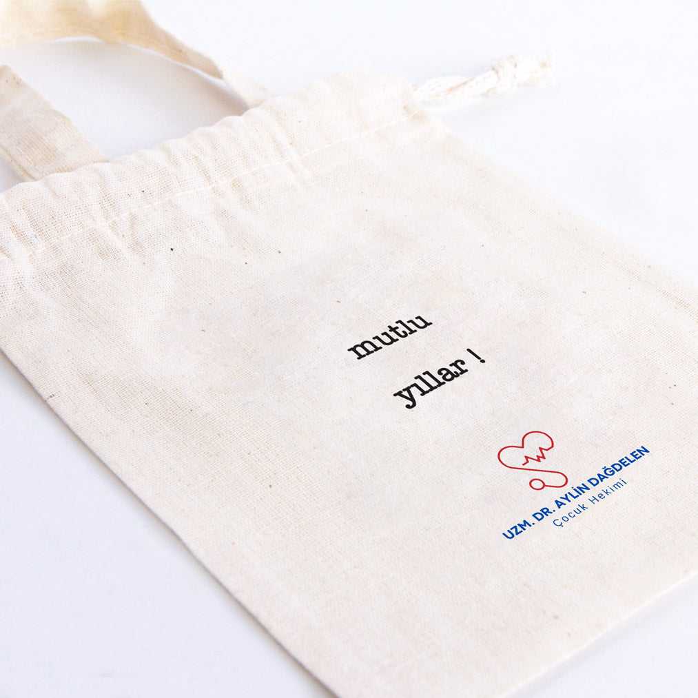 Mutlu Yıllar Minimalist Baskılı Yılbaşı Bez Kese- 15x20cm Tek Tutma Kısa Kulp (Özelleştirilebilir) - istecanta.com