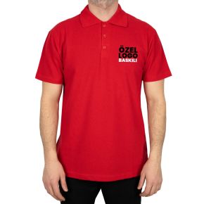 Sadelik ve etkileyicilik: Kırmızı logo baskılı polo tişört